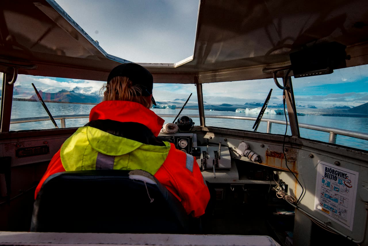 Marine researchers working on open ocean evidence